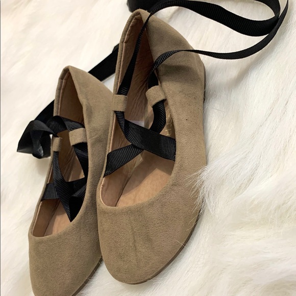 Castro Cinderella Shoe - Picture 2 of 4